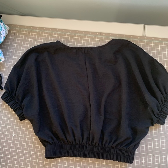 Zara cropped short sleeve black top. - Picture 2 of 6